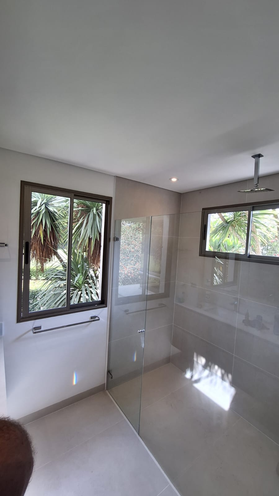 Cabina de baño con ventana